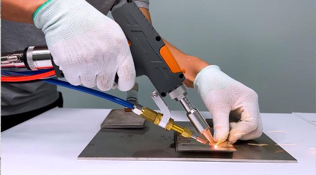 Quanto spessore di metallo può saldare un saldatore laser?