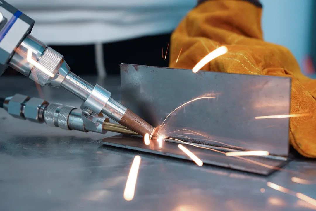 I saldatori laser hanno bisogno di gas?