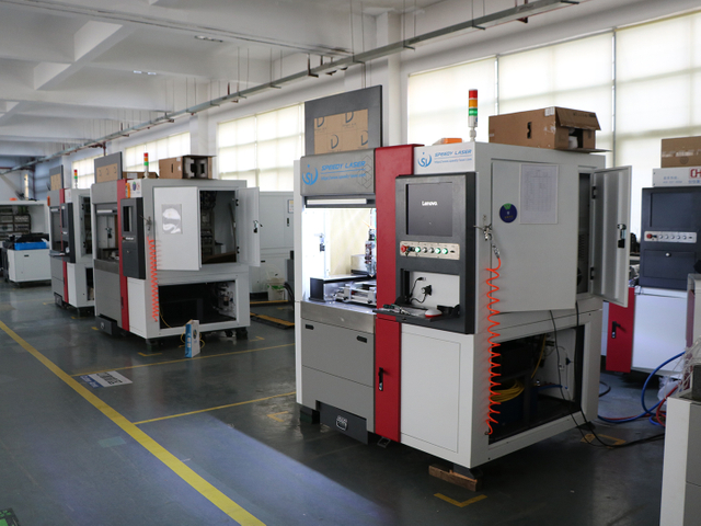 Produttore professionale di macchine per il taglio laser in fibra